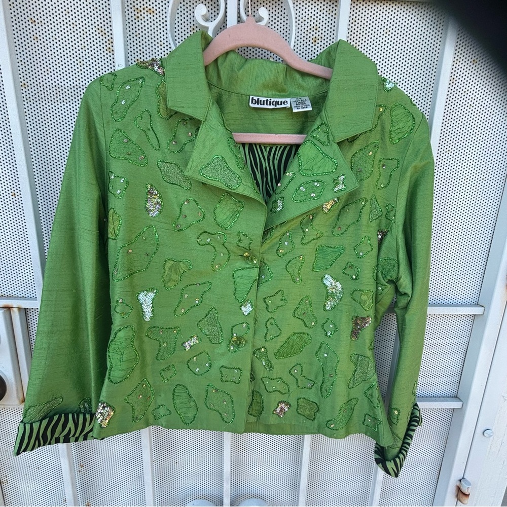 Blutique XS 100% Silk cropped blazer 2 button close embellished sequin green Vtg
